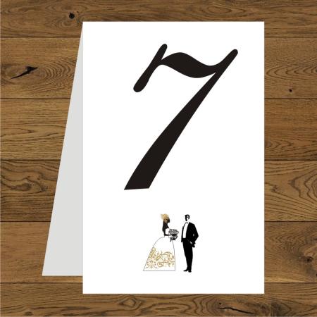 Para młoda ornament na sukni złoty. Numerek na stoł